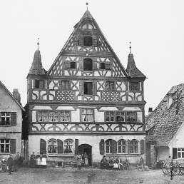 Historisches Fachwerkhaus auf historischem Marktplatz