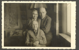 Sanders Großeltern Mathilde und Heinrich Jakob Reinwald mit Tochter Adelheid