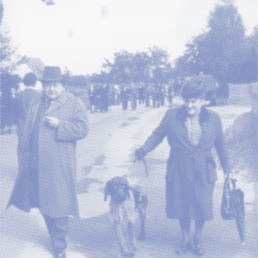 Historische Szene mit Personen und Hund im Raster- oder Halbtonstil