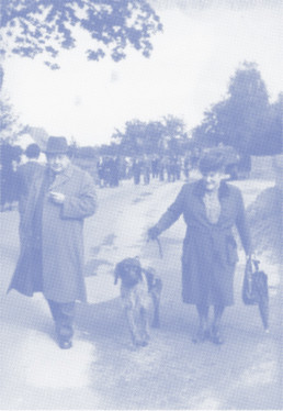 Historische Szene mit Personen und Hund im Raster- oder Halbtonstil